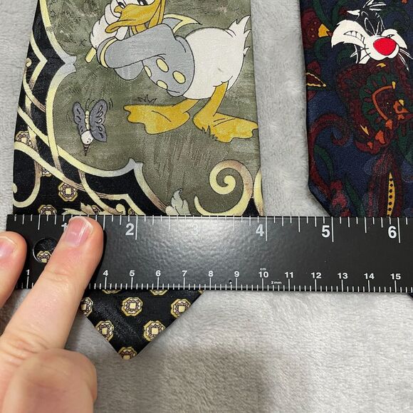 Vintage Disney Looney Tunes Ties Mens Daffy Duck Tweetie Bugs Bunny Lot of 2 - Picture 12 of 12